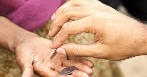 Cömertlik ve Yardımseverlik Arasındaki Fark Nedir? Anlam ve Davranış Ayrımı